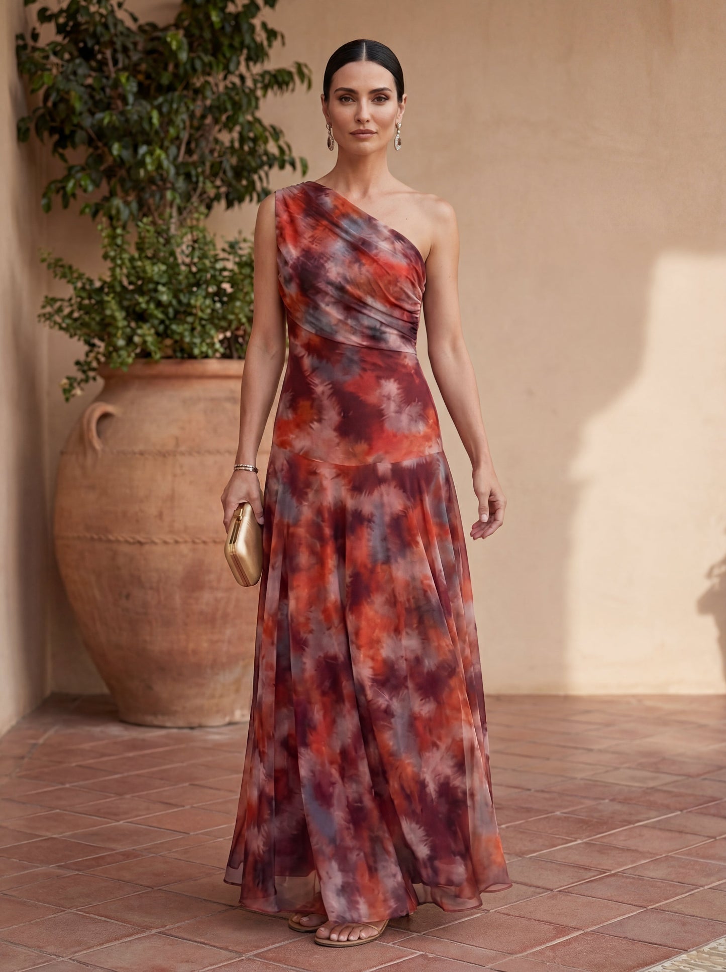 Vestido largo fluido de satén, elegancia atemporal en Maison Claire y Sylvie